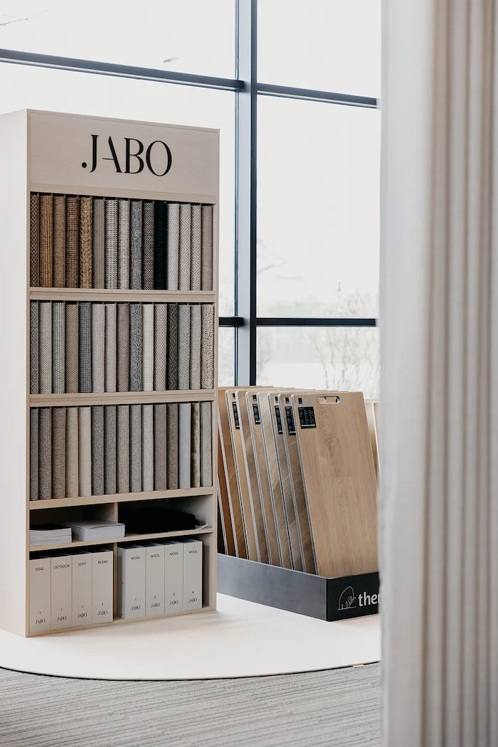 Tapijtcollectie in de showroom van T2 Shop