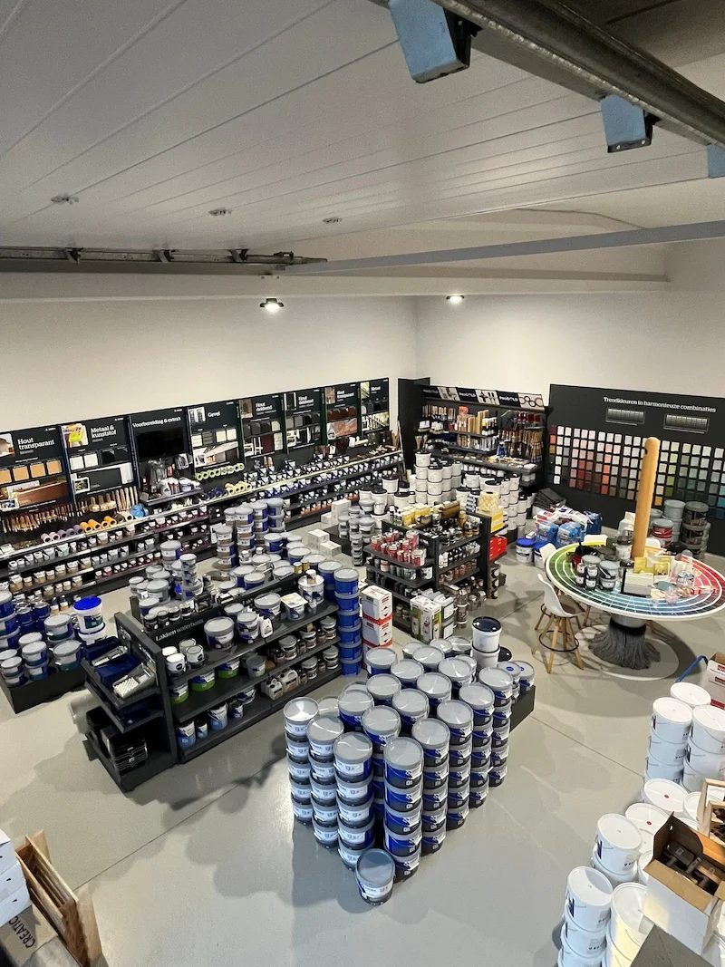 Verfspeciaalzaak met een ruim assortiment kwaliteitsverven en schilderbenodigdheden